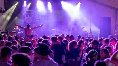 Bild: Günter Uschold/exb
Beim Handballfest kommt die Party nicht zu kurz. Dafür sorgt wie beim letzten Mal die Stimmungsband „d´Urwaidler“.