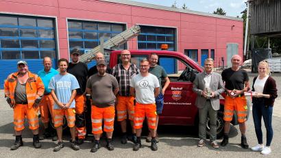 Bild: Stadt Windischeschenbach/exb
Siegfried Zeitler (Zweiter von rechts) geht nach 36 Jahren als Bauhofmitarbeiter in den Ruhestand.
