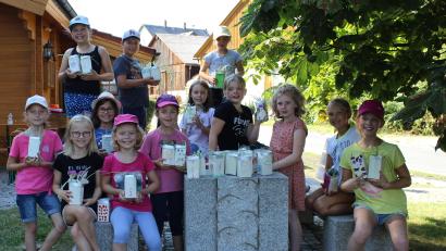 Bild: Kerstin Daubitzer/exb
„Upcycling“ stand im vergangenen Jahr bei der Ferienprogramm-Aktion der Stadtbücherei Bärnau an. Auch heuer wird den Kindern viel Abwechslung geboten.