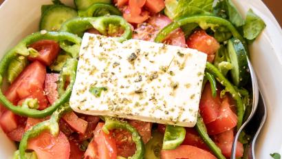 Symbolbild: Andreas Drouve
Der Hersteller warnt vor dem Verzehr des Produkts "Feta original griechisch". Der Feta kann bei Menschen blutigen Durchfall verursachen.