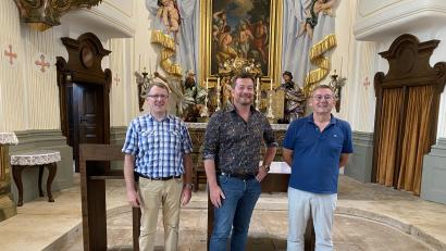 Bild: bö
Über die gelungene Sanierung der Kirche St. Johannes in Ebermanndorf freuen sich Bundestagsabgeordneter Uli Grötsch (Mitte), Kirchenpfleger Josef Beer (links) und der Vorsitzende des Historischen Verein Ebermannsdorf, Josef Gilch (rechts).