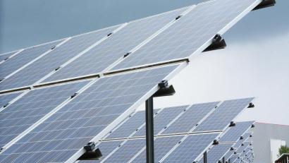 Symbolbild: Gabi Schönberger
Zum Bürgersolarpark in der Au gibt Hubert Kern vom Ingenieur- und Planungsbüro IVS Kronach den Stadträten aktuelle Informationen.