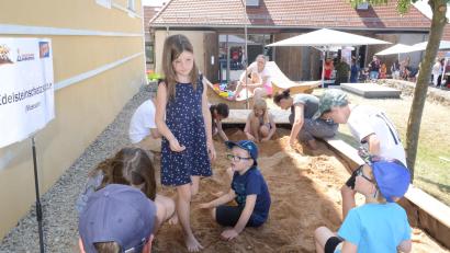 Bild: bey
Auf Schatzsuche begaben sich die Kinder beim Familientag im "Vulkanerlebnis Parkstein".