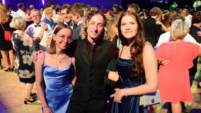 Bild: Kunz
Julia Pfleger, Maximilian Völkl und Annal Zwerenz hatten den Abiturball organisiert.
