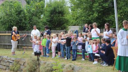 Bild: soj
Die Kinder des KInderhauses Sankt Josef trugen Lieder während des Gottesdienstes vor.
