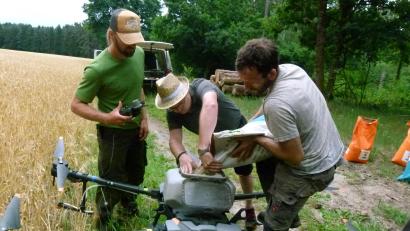 Bild: rn
Ein spezieller Aufsatz auf die Drohne ermöglicht das Ausbringen von Samen.