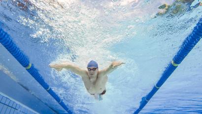 Symbolbild: ref
Wer im Mitterteicher Hallenbad seine Bahnen ziehen will – so wie etwa der Schwimmer auf dem Symbolbild – muss ab der neuen Saison mehr bezahlen.