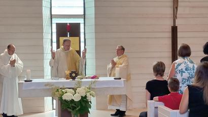 Bild: Katrin Oppitz/exb
Weihbischof Josef Graf zelebriert den Festgottesdienst in Haus Johannisthal.