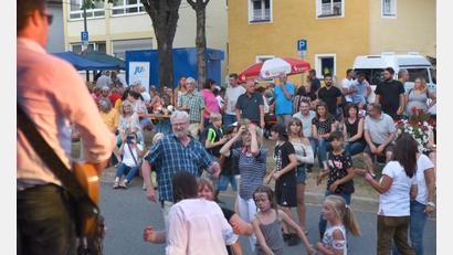 Archivbild: Tobias Schwarzmeier
Im Feiern ist die kleinste Kreisstadt Bayerns ganz groß. Die Neustädter laden am Samstag, 15. Juli, zum Bürgerfest ein. Start ist um 15 Uhr.