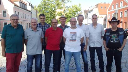 Bild: u
Der Vorstand der Kulturwerkstatt (von links): Christian Feja (Beisitzer, Initiator Zukunftswerkstatt), Franz Dorfner (Initiator Zukunftswerkstatt), Heiner Dennerlein (stellv. Vors.), Klaus Hohmann, Werner Pichl, Dieter Kohl (alle Beisitzer), Günther Siegert (Schriftführer), Ralph Brandt (Vorsitzender) und Robert Hiemer (Kassier).