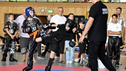Bild: Hubert Ziegler
Adam Agotai (rechts) vom TC Amberg Kickboxclub kämpfte gegen Kacper Bacynski (links) von der Kampfsportschule Müller.