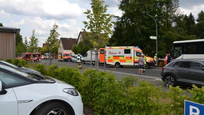 Bild: as
Viele Rettungskräfte rückten zu dem Unfall in der Falkenberger Straße in Tirschenreuth aus.