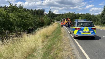 Bild: Gustl Beer
Ein 65-Jähriger kam in seinem Auto ums Leben, nachdem der Wagen diese Böschung hinabgefahren ist.
