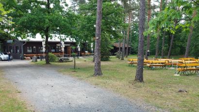 Bild: bk
Das Waldfest auf herrlichem Gelände lässt das Vereinskartell wieder aufleben. Am Samstag und Sonntag, 29. und 30.Juli, wird der Festplatz an der ehemaligen OWV-Blockhütte in einen riesigen Biergarten verwandelt.