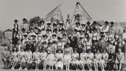 Bild: Archiv Josef Söllner 
Sein Gründungsfest zum 70-jährigen Bestehen kann der Trachtenverein „d’Gregnitztaler“ am Wochenende feiern. Die Fahnenweihe im Jahre 1968 gilt als ein besonders wichtiger Vereinsmoment.
