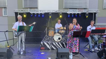 Bild: adj
Mit Schlagern und Evergreens unter hielt die 77 Combo die Serenadenfreunde.