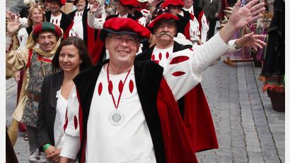 Archivbild: Gerhard Götz
Zieht Karl Beer mit Gefolge durch die Nabburger Altstadt herrscht mittelalterliches Markttreiben. Am 15. Juli Schlag 11 Uhr beginnt es wieder.