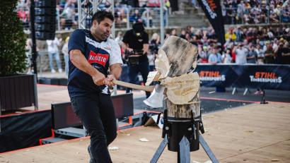 Archivbild: STIHL TIMBERSPORTS®/exb
Peter Bauer beim Standing Block Chop.