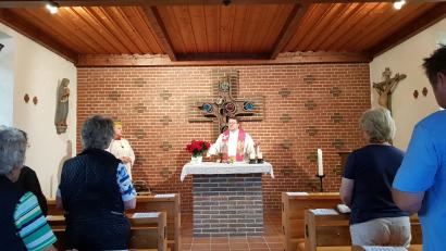Bild: gi
Pfarrer Udo Klösel hält den Festgottesdienst zum Patrozinium der Kapelle St. Jakobus in Gaisheim.