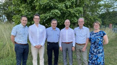 Bild: ero
Das neue Präsidium des Lions Club Sulzbach-Rosenberg (von links): Lars Romfeld, Raphael Schmid, Präsident Klaus Gebel, Jürgen Schleicher, Werner Dürgner und die bisherige Präsidentin Katja Rödiger.