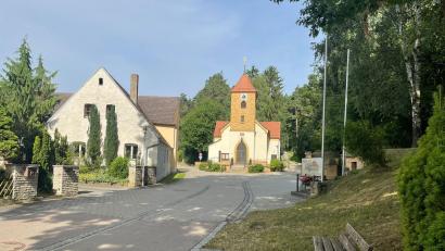 Bild: Judith Macke/exb
Von Freitag, 21. Juli, bis Sonntag, 23. Juli, wird die Kirchgasse in Seugast zur Festmeile: Der Ort feiert sein 900-jähriges Bestehen.