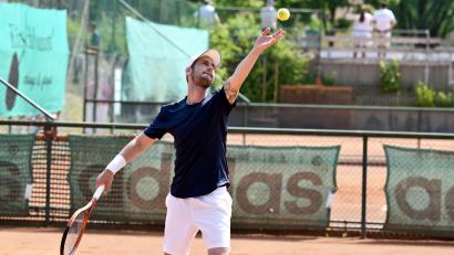 Bild: Hubert Ziegler
Pascal Brunner vom TC Amberg am Schanzl beim Aufschlag.