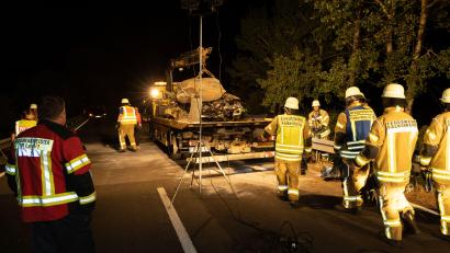 Bild: Roland Wellenhoefer
Das komplett zerstörte Auto wurde abtransportiert.