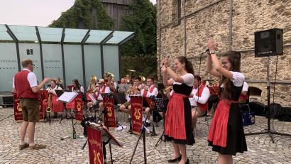 Bild: Stadt Schönsee/exb
Viel Applaus bekamen die Musiker der Blaskapelle Weiding bei den Abendklängen in Schönsee.
