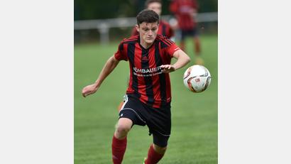 Archivbild: A. Schwarzmeier
Torschütze zum 2:1: SC-Spieletrainer Benjamin Urban.