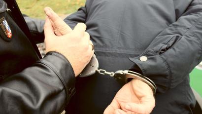 Symbolbild: dpa
Waidhauser Bundespolizisten nehmen zwei mutmaßliche Schleuser fest.