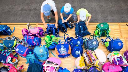 Symbolbild: Soeren Stache/dpa
Schüler können betreut länger in der Schule bleiben. Ab dem Schuljahr 2026/27 gibt es den Rechtsanspruch auf das Ganztagsangebot.