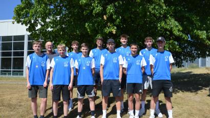 Bild: Realschule im Stiftland/exb
Sie freuen sich über den Leichtathletik-Oberpfalzmeistertitel: (vordere Reihe, von links) Wiliam Freise, David Schmid, Quirin Hamann, Luis Koller, Simon Kistenpfennig und Julian Gründel sowie (hinten, von links) Thomas Baumgärtner, Simon Waller, Paul Grillmeier, Jannik Schnurer und Elias Haberkorn.