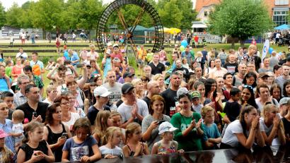 Archivbild: Stephan Huber
So sieht es aus, wenn in Amberg Kinderfest gefeiert wird. Wie die vielen Stände der Vereine und Organisationen lockt auch das Bühnenprogramm die jungen Besucher und ihre Begleiter an.