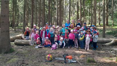 Bild: Kindergarten Regenborgen Erbendorf/exb
Den Waldaktionstag genossen die Buben und Mädchen des evangelischen Kindergartens Erbendorf.