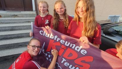 Bild: mr
Auf Heimatbesuch in Schwandorf: Die jungen Club-Fans aus Teublitz mit Alina Mailbeck (links unten)..