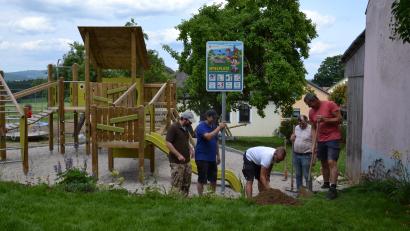 Bild: gi
Wochenende für Wochenende arbeiteten die Väter, Mütter und Großeltern von Heumaden, um für ihre Kinder ein idyllisches Plätzchen zum Austoben zu schaffen.