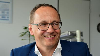 Bild: Petra Hartl
Der Amberger Unternehmer Markus Frauendorfer steht auch in den kommenden fünf Jahren an der Spitze des IHK-Gremiums Amberg-Sulzbach.
