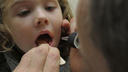Symbolbild: Petra Hartl
Die Praxen der Kinderärzte sind voll. So werden oft schon die Terminvereinbarungen für Untersuchungen von Eltern als schwierig wahrgenommen. Auch über lange Wartezeiten bis zum Termin gibt es immer wieder Klagen. .