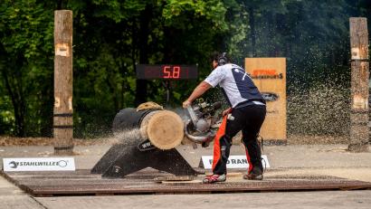 Archivbild: STIHL TIMBERSPORTS®/exb
Peter Bauer an der Hot Saw beim Stihl TIMBERSPORTS® German Ford Transit Cup 2022 in Mellrichstadt am 30. Juli.