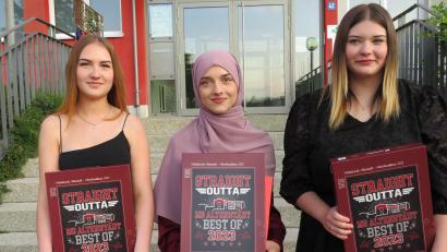 Bild: adj
Die drei besten Entlassschülerinnen (von links) Katja Neigum, Laurina Berbatovci und Damaris Kellner.