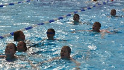 Bild: jr
Stark vertreten am Freitagvormittag waren die Schulen aus Waldsassen und erstmals auch aus Konnersreuth, die im Egrensis-Bad Waldsassen anlässlich des 24-Stunden-Schwimmens eifrig die Runden drehten.
