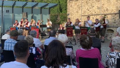 Bild: Stadt Schönsee/exb
Die Grenzland-Blaskapelle Dietersdorf ist ein Besuchermagnet. Über 250 Musikliebhaber kommen zum Konzert.