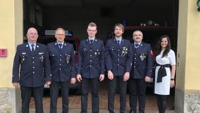 Bild: fpoz
Kommandanten-Wechsel in Poppenreuth: Im Bild von links Kreisbrandmeister Günther Fachtan, Richard Wegmann, Manuel Fachtan, Jonas Sticht, Thomas Schimmel und Bürgermeisterin Margit Bayer.