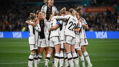 Bild: Sebastian Gollnow
Fußball, Frauen: WM, Deutschland - Marokko, Vorrunde, Gruppe H, 1. Spieltag, Melbourne Rectangular Stadium: Die deutschen Spielerinnen feiern den Treffer zum 1:0 durch Alexandra Popp.