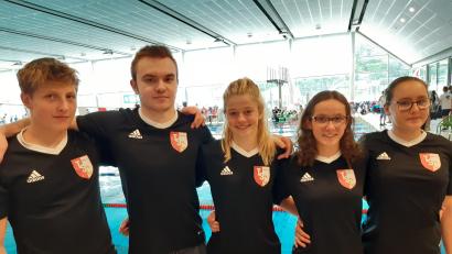 Bild: rbg
Mit Leonhard Fütterer, Fynn Legat, Marlene Züllich, Milena Franz und Sandra Beinrucker konnten sich fünf Aktive des Tirschenreuther Schwimm- Clubs für die diesjährigen bayerichen Jugendmeisterschaften qualifizieren. Die Sechste im Bunde, Hanna Hirsche, musste verletzungsbedingt passen.