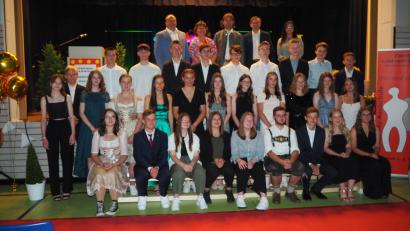 Bild: krb
30 Schülerinnen und Schüler der Lobkowitz-Realschule schafften ihren Abschluss mit einer Eins vor dem Komma.