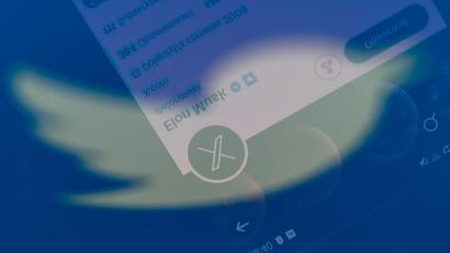 Bild: Mateusz Slodkowski/ZUMA Press Wire/dpa
Musk kündigte an, dass der ikonische blaue Vogel aus dem Logo der Twitter-Website verschwinden wird.