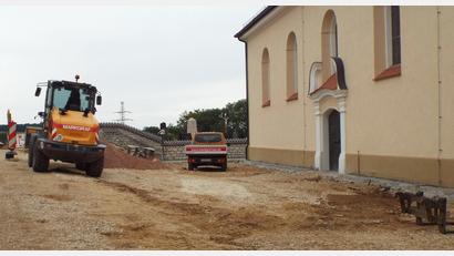 Bild: e
Zügig voran gehen die Arbeiten im Bereich der Kümmersbrucker Kirchen. Ab 1. August wird dann der Kirchensteig bis zur Straße Bergwinkel in Angriff genommen.