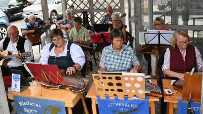 Bild: gf
Bei den Sonntagsserenaden in Amberg traten der Zitherklub und die Blechernen Sait'n gemeinsam auf.