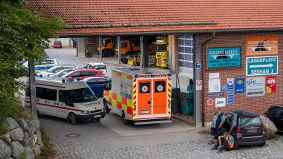 Bild: Peter Kneffel/dpa
Bei einem Arbeitsunfall in einer Entsorgungsfirma in Oberbayern sind drei Männer in einem Kanalsystem ertrunken.